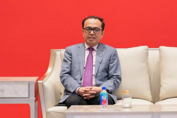 组团赴法国开展工作访问深化法律改革与档案文化合作