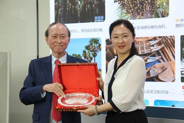 柬华总会方侨生会长会见昆明投资促进局代表团
