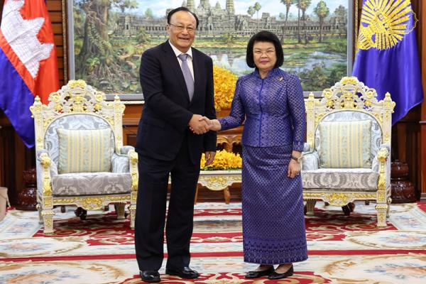 柬中两国立法机构将加强友好交流合作