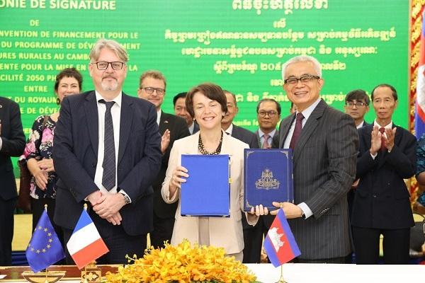 法国每年将给柬埔寨提供2亿欧元优惠贷款