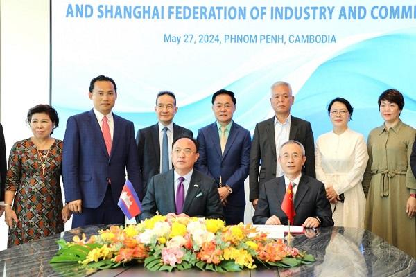 柬埔寨总商会和中华全国工商业联合会签署谅解备忘录，旨在加强柬中两国经贸和投资做出
