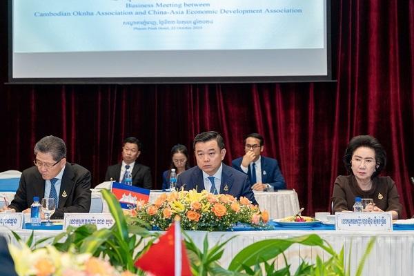 柬埔寨勋爵协会与中国亚洲经济发展协会加强合作交流