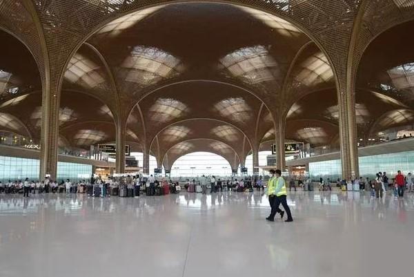 金边新机场启用，洪玛奈首相发文送上祝福