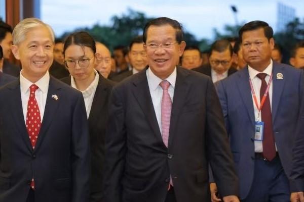 洪森出席中国国庆招待会，重申柬埔寨坚定奉行一个中国政策
