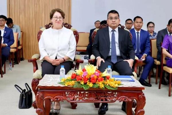 柬土签署国际运输走廊合作备忘录