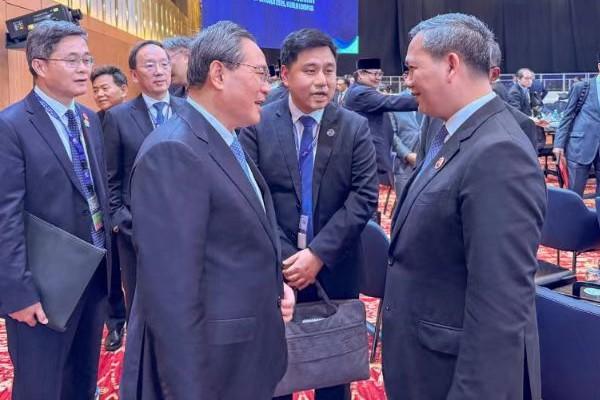柬中总理吉隆坡会晤，深化两国情谊