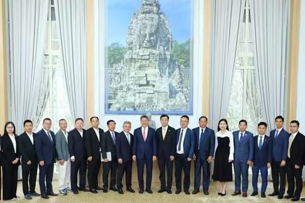 孙展拓副总理会晤中国亚经协代表团