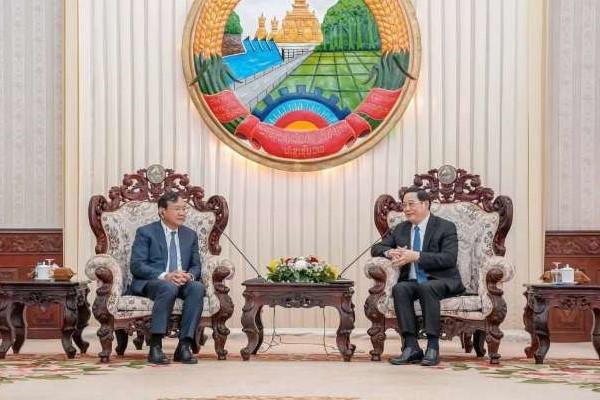 柬老达成多项合作共识