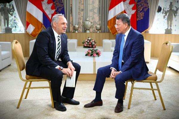 孙展拓接受彭博社专访：推介竞争优势及亲商投资环境