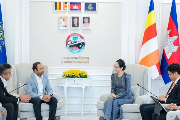 柬商业部与跨国巨头奥兰食品共谋产业升级